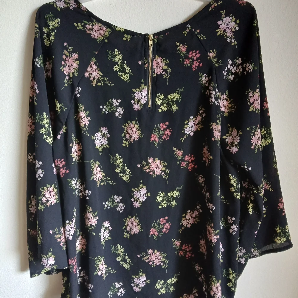 Papermoon Hi-low Floral Blouse Size Medium top - Picture 9 of 9